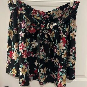 LAST CHANCE! Item will be donated 1/16/25. 
Women’s SHEIN Floral Skirt